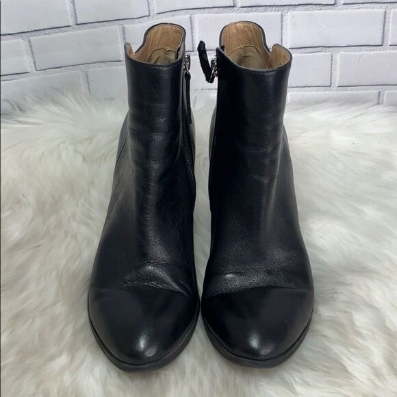 Adrienne Vittadini Beah Black Leather Booties Sz 8 - Picture 2 of 7